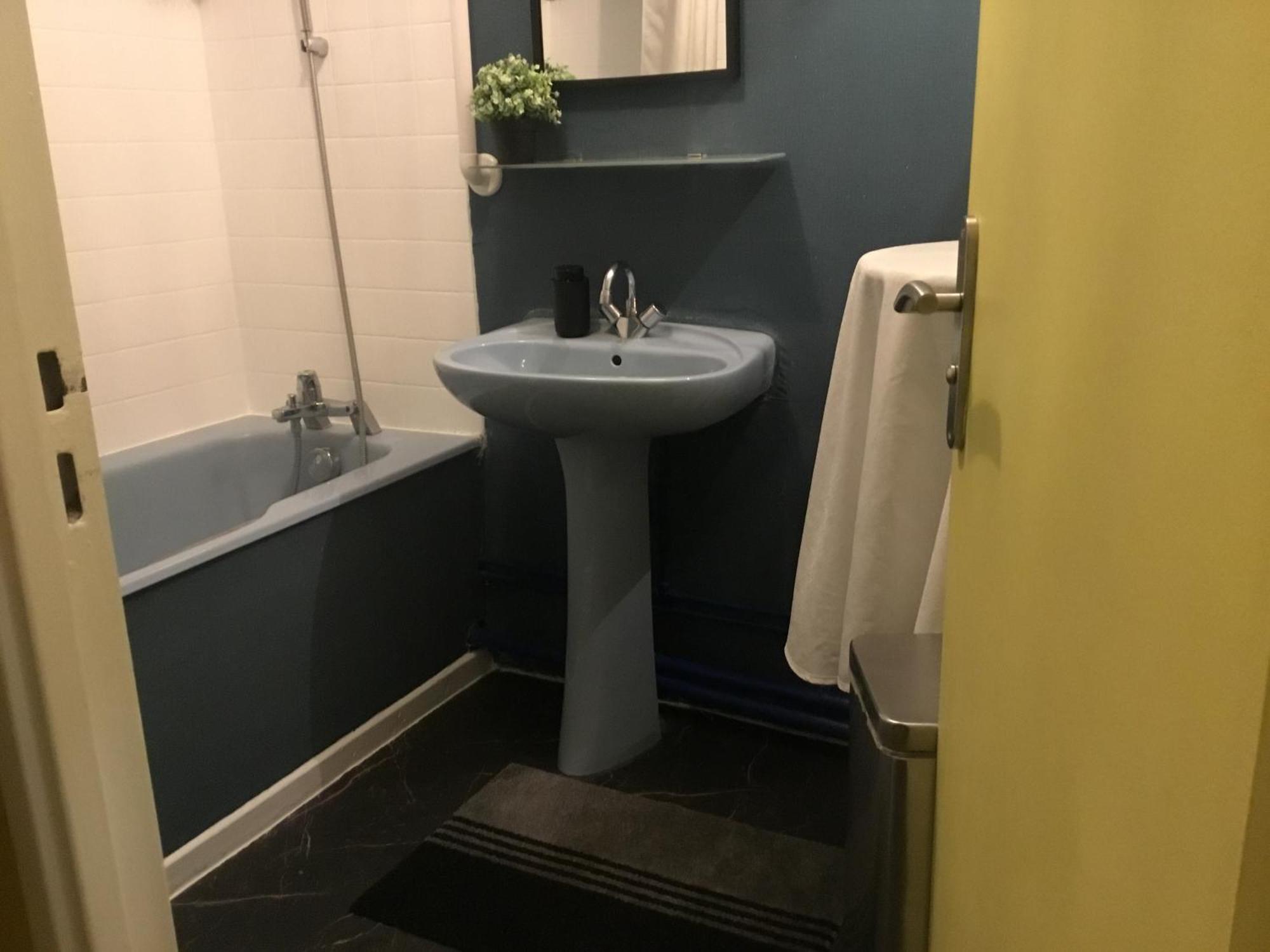 Just For Sleep-Daily Stay 20H To 10H Apres Votre Arrivee Dans Le Batiment D'Entree, Contact I'Hote Via Le Message Ici De Reservation Pour L'Enregistrement I'Entree Dans La Propriete Sans I'Approbation Est Interdite-Resevation D'Un Tiers Est Inaccepta Bobigny Exterior foto