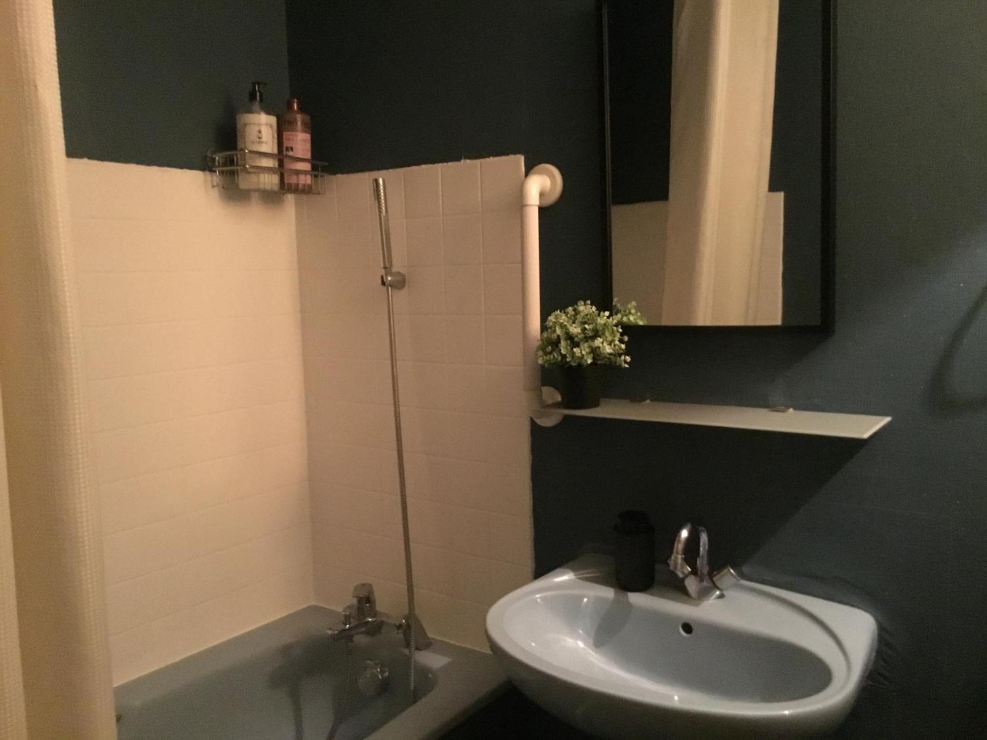 Just For Sleep-Daily Stay 20H To 10H Apres Votre Arrivee Dans Le Batiment D'Entree, Contact I'Hote Via Le Message Ici De Reservation Pour L'Enregistrement I'Entree Dans La Propriete Sans I'Approbation Est Interdite-Resevation D'Un Tiers Est Inaccepta Bobigny Exterior foto